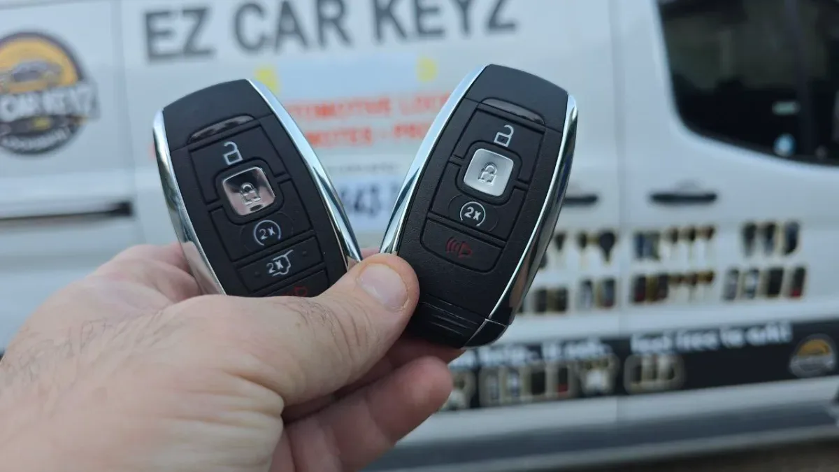 Insured mobile locksmith working on 2001 Lincoln Town Car in Oxnard CA