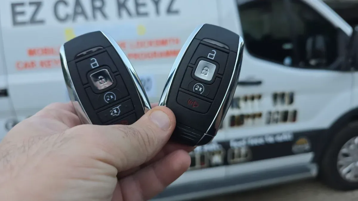 2005 Lincoln Town Car key made with no spare by EZ Car Keyz Oxnard CA