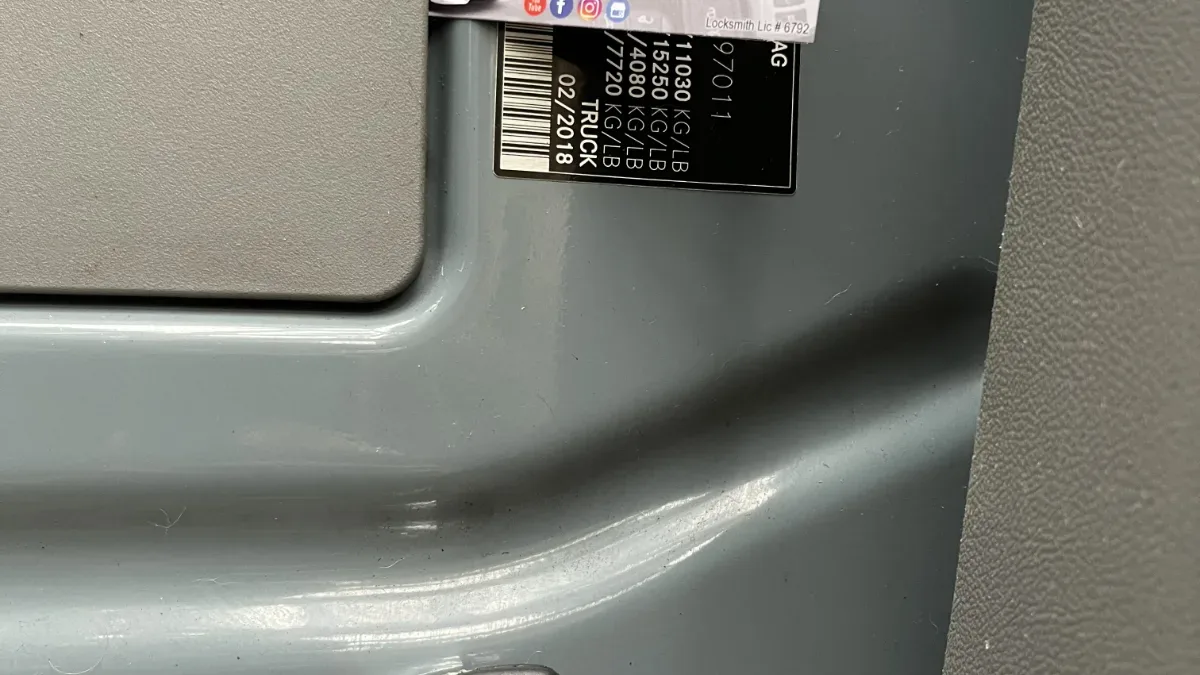 Certified auto locksmith servicing 2001 Mercedes-Benz Cl-Class in Goleta CA