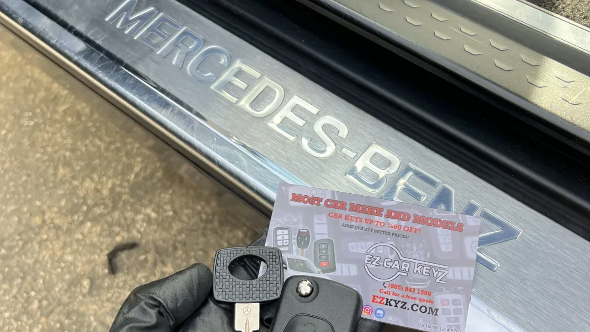 Insured mobile locksmith working on 2000 Mercedes-Benz Ml-Class in Oxnard CA