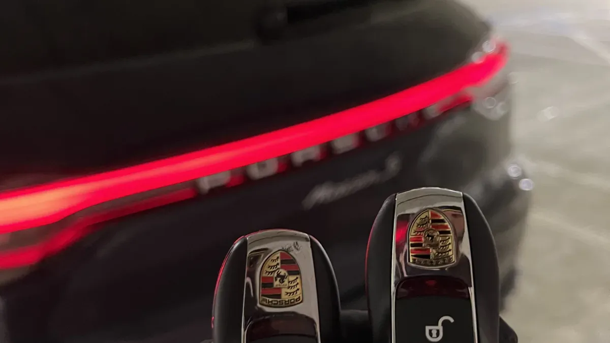 Emergency 2010 Porsche 911 car key service in Oxnard CA
