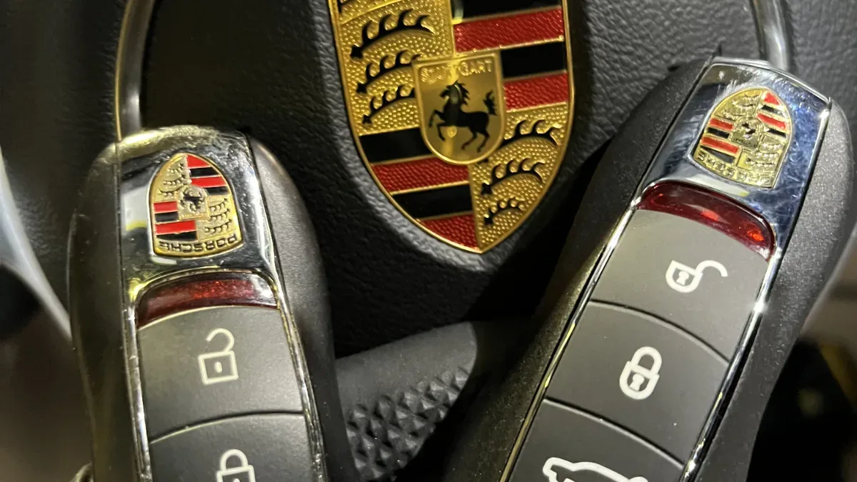 Certified auto locksmith servicing 2013 Porsche 911 in Oxnard CA