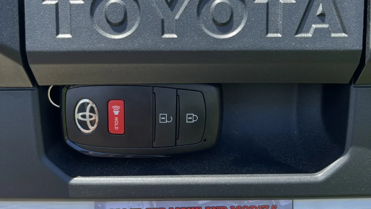 On-site 2007 Toyota Avalon car key programming in Moorpark CA