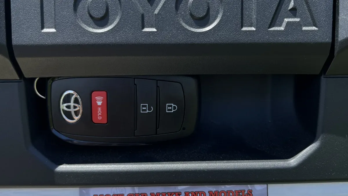 2009 Toyota Avalon key replaced in your driveway in Oxnard CA
