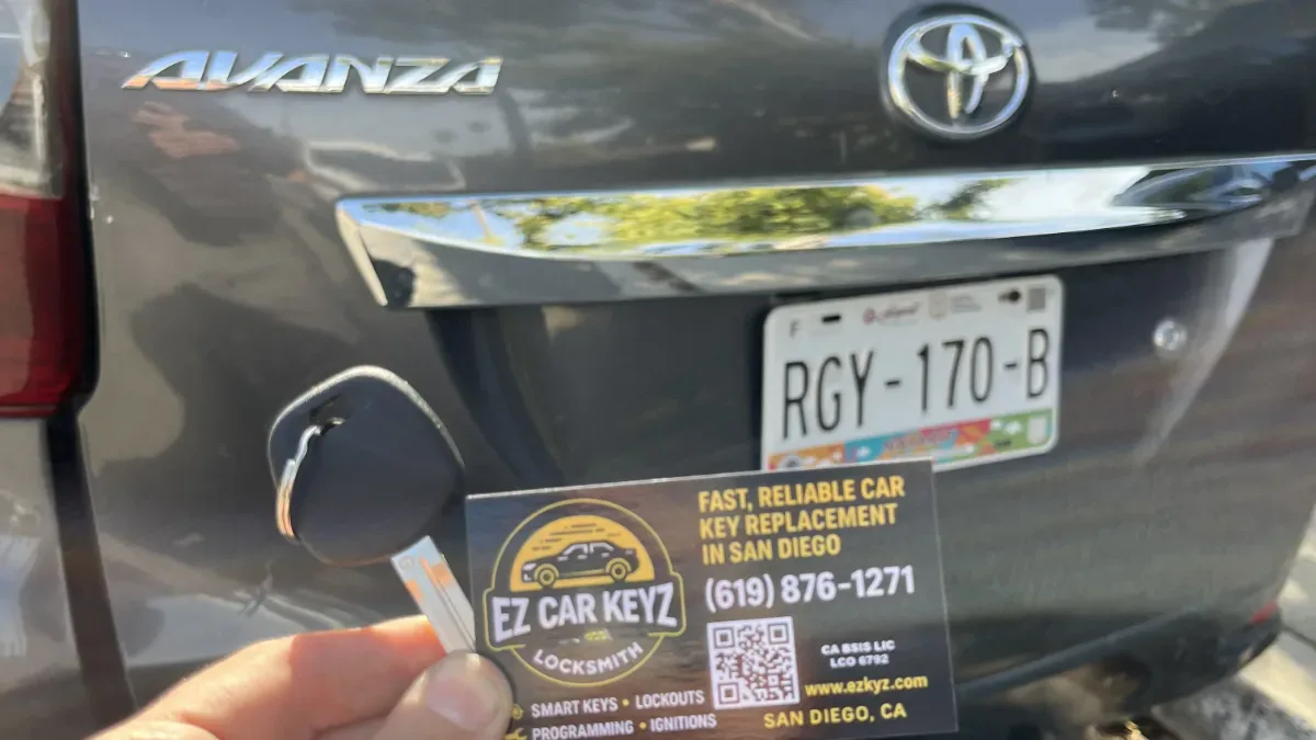 Licensed locksmith replacing 2009 Toyota Camry key in Oxnard CA