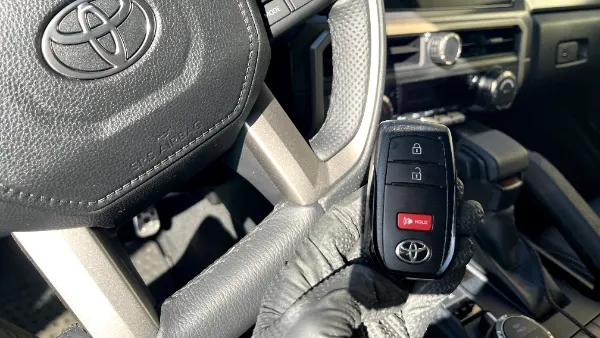 Affordable 2014 Toyota Highlander key replacement by EZ Car Keyz in Oxnard CA