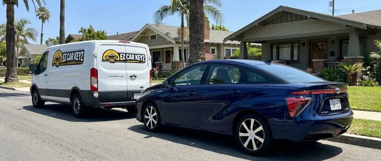 Toyota Highlander mobile car key service by EZ Car Keyz in Ventura County