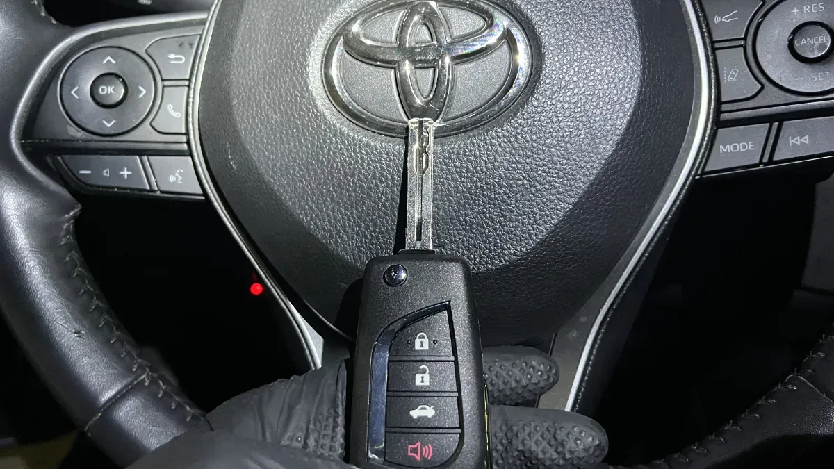 2015 Toyota Land Cruiser Affordable Key Replacement - EZ Car Keyz Ojai Licensed locksmith replacing 2015 Toyota Land Cruiser key in Ojai CA