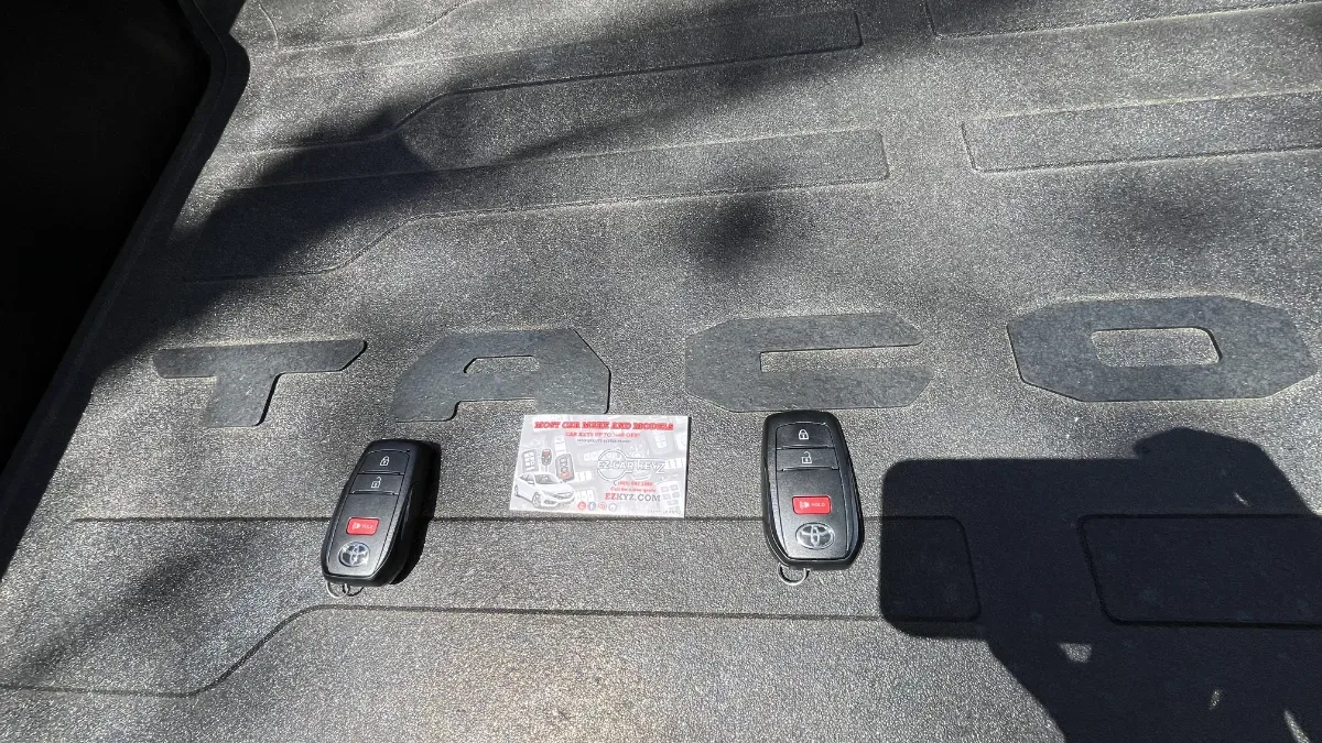 Mobile 2009 Toyota Prius key replacement at your location in Simi Valley CA