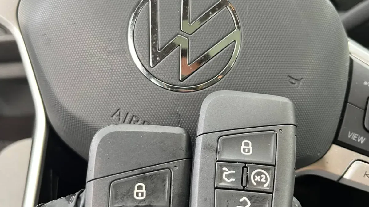 Licensed locksmith replacing 2016 Volkswagen CC key in Simi Valley CA