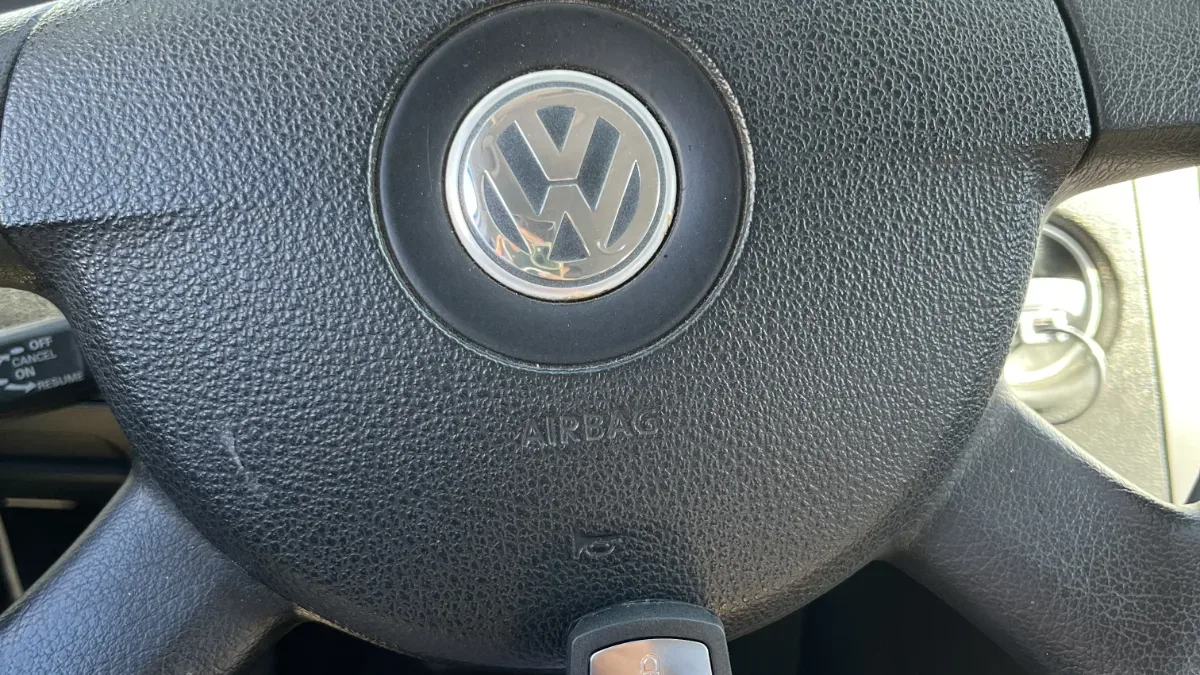 Certified auto locksmith servicing 2007 Volkswagen EOS in Ventura CA