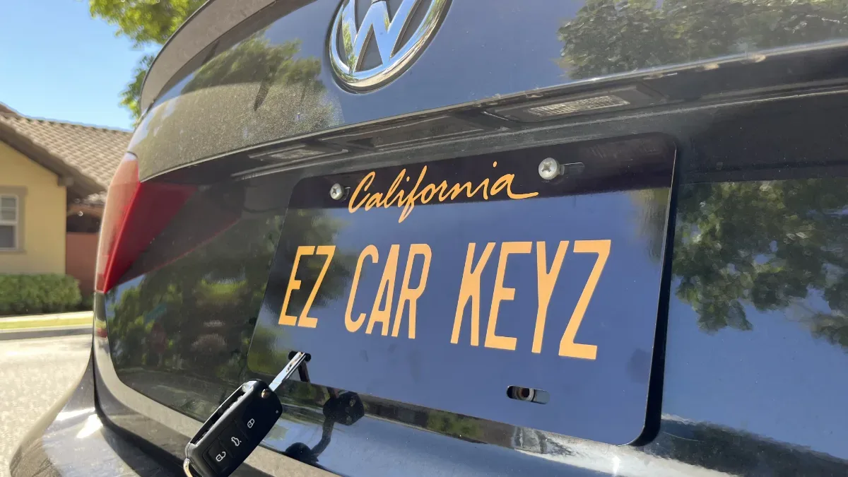 Licensed locksmith replacing 2008 Volkswagen EOS key in Ventura CA