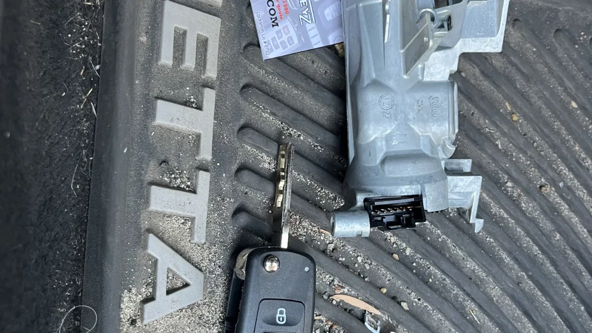 2009 Volkswagen Touareg Affordable Key Replacement - EZ Car Keyz Ventura On-site 2009 Volkswagen Touareg car key programming in Ventura CA