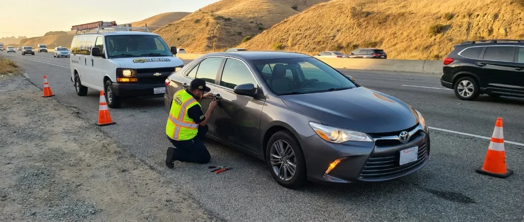 emergency roadside car locksmith service